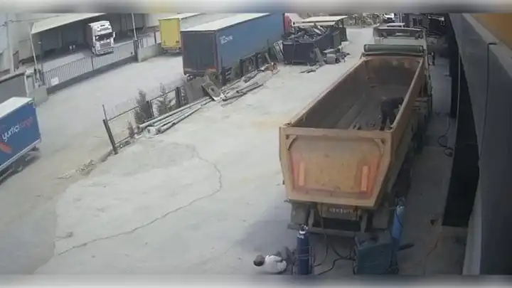 Kamyon damperi can almıştı: Feci kazanın görüntüleri ortaya çıktı! 