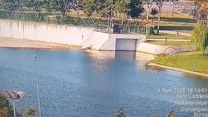 Nilüfer Çayı’na düşen bebeği güvenlik görevlisi kurtardı