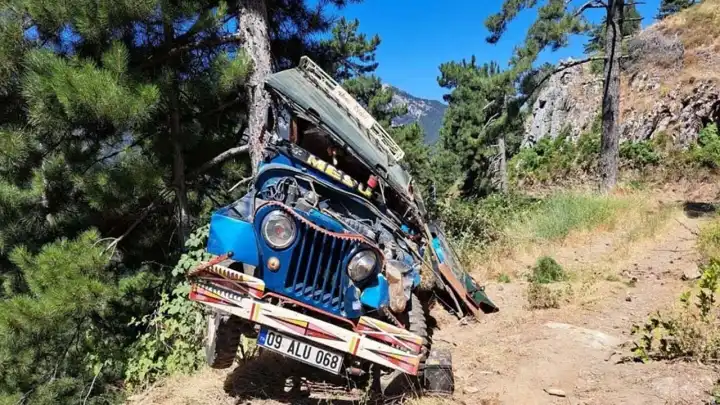 Cip şarampole yuvarlandı: 4 kişi yaralandı
