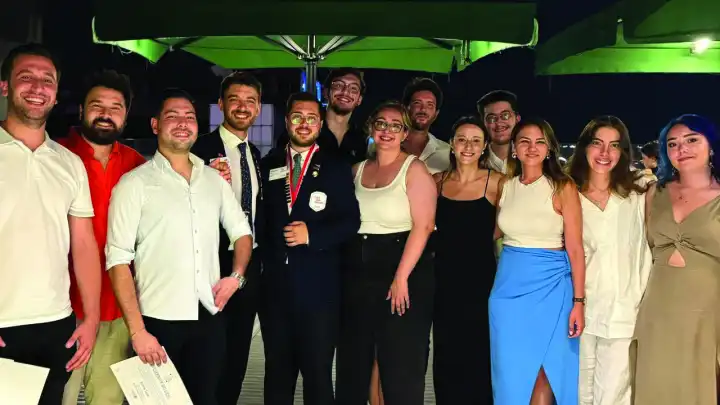Efes Rotaract Kulübü'nde devir teslim: İyilik için birleşeceğiz haberinin görseli