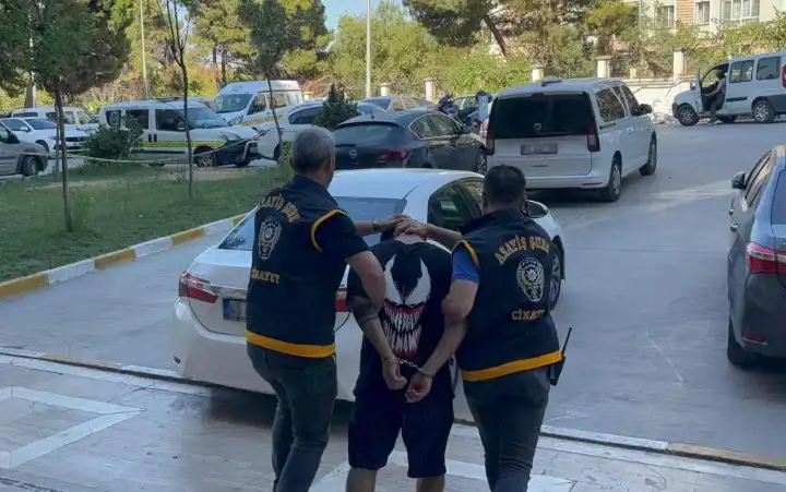 Manisa’da korkunç cinayet: Ayrılmak isteyen 17 yaşındaki genç kızı eşarbıyla boğdu