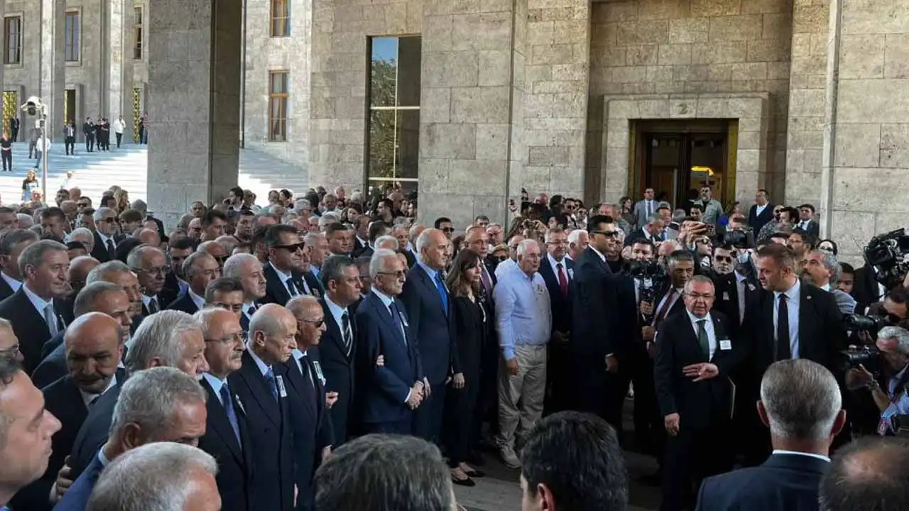 TBMM'de Altan Öymen'e veda haberinin görseli