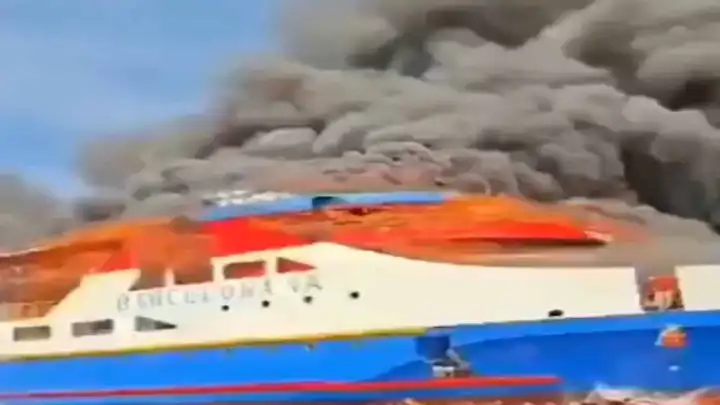 Yolcu gemisinde büyük yangın!