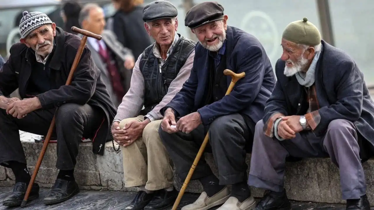 DİSK-AR’dan yeni rapor: Türkiye’de Emeklilerin Durumu haberinin görseli