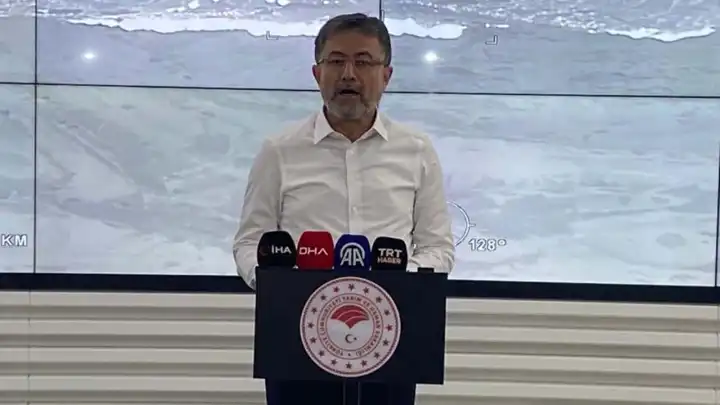 Sakarya’da başlayan yangın Bilecik'e sıçradı: Bakan Yumaklı’dan ‘önümüzdeki 12 saat kritik’ uyarısı