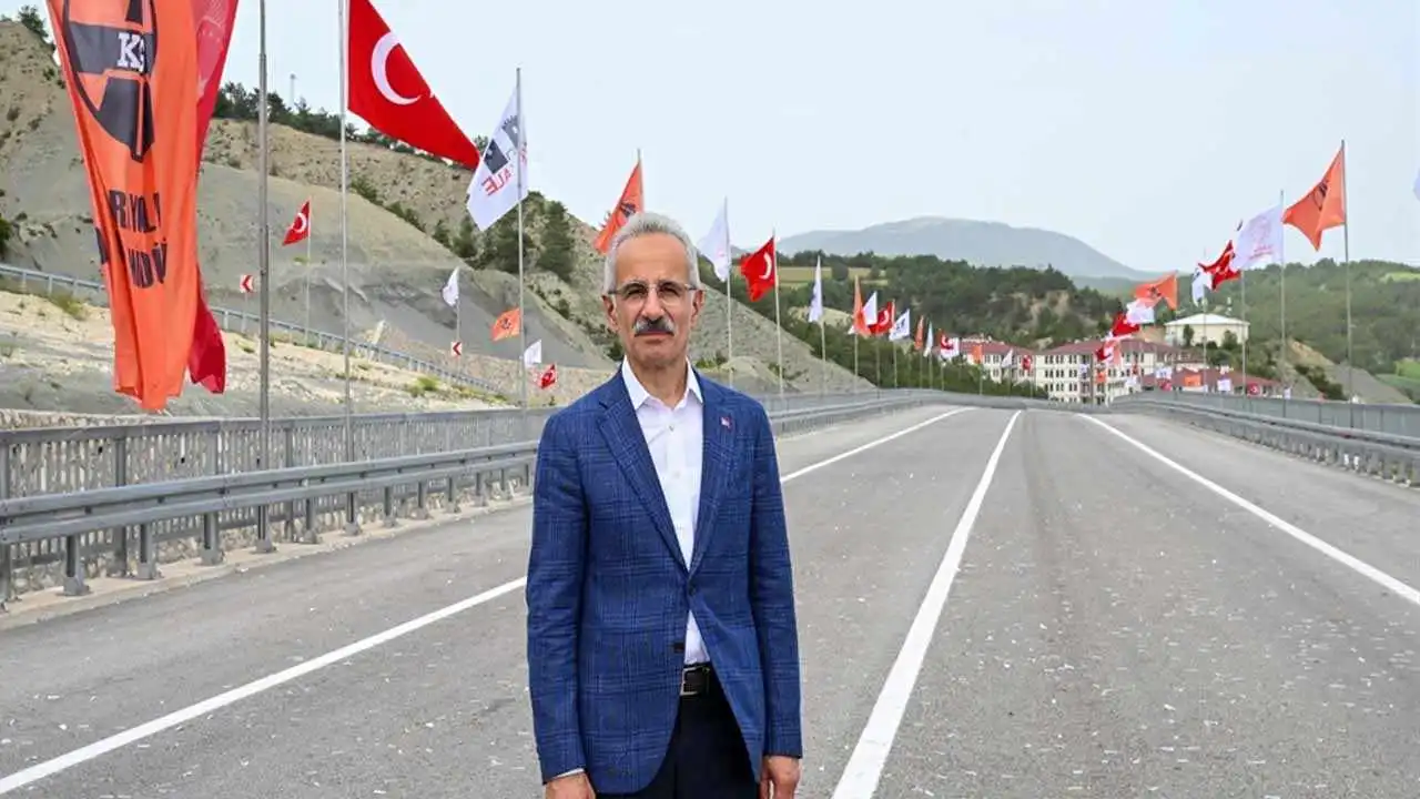 Bakan Uraloğlu'ndan  Antalya-Alanya Otoyolu ile ilgili önemli açıklamalar!