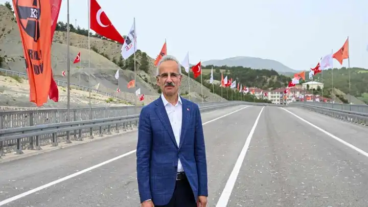 Bakan Uraloğlu'ndan  Antalya-Alanya Otoyolu ile ilgili önemli açıklamalar!
