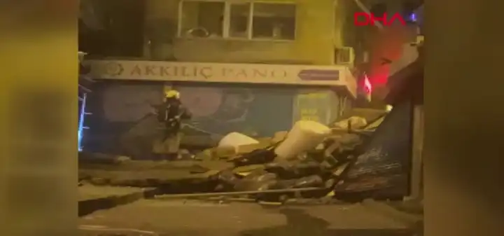 Beyoğlu'nda patlama: Bir bina çöktü