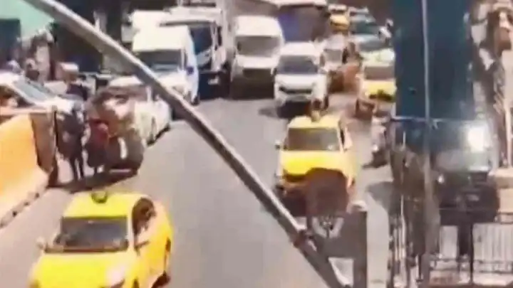 İstanbul'da feci kaza: İETT otobüsü çok sayıda araca çarptı!