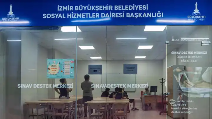 İzmir Büyükşehir’den LGS ve YKS tercih desteği: Sınav Destek Merkezi öğrencilerin yanında