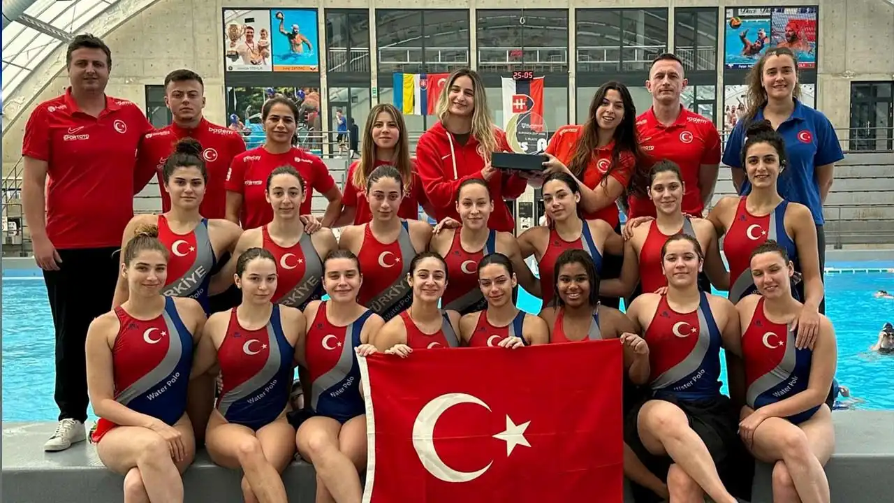 U-18 Sutopu Kadın Milli Takımı Avrupa Şampiyonası hazırlıklarını İzmir’de sürdürüyor