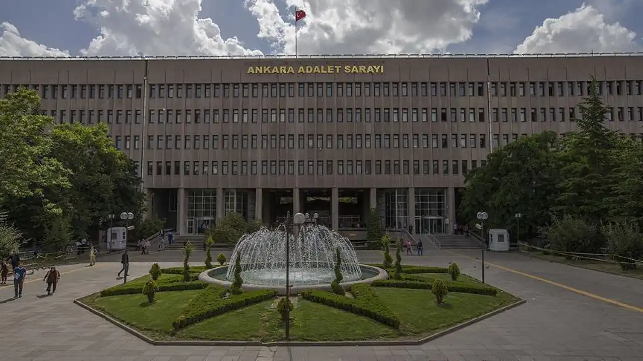 Zabıt katibi FETÖ dosyalarını rüşvetle kapattı: Savcı şifresiyle takipsizlik yağdırmış!
