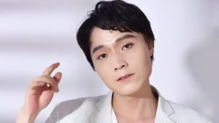 Çin’de şok! ünlü şarkıcı Zhang Yiyang, 16 yaşındaki kız arkadaşını öldürmekten idam edildi!