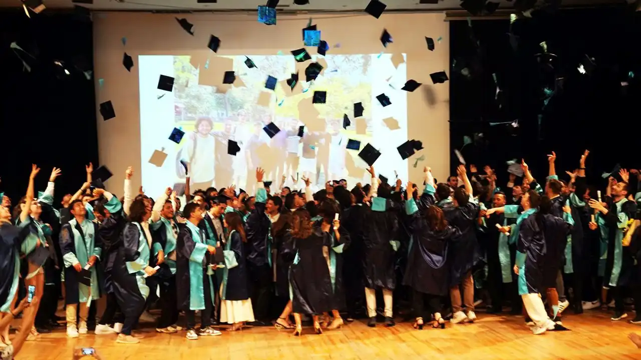 Ege Üniversitesi Mühendislik Fakültesi mezunlarını gururla uğurladı