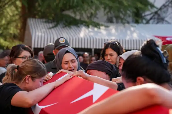 Orman yangınında şehit düşen işçilere Denizli’de hüzünlü veda
