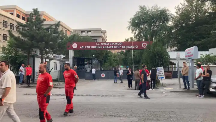 Orman yangınında şehit düşen personelin naaşları Adli Tıp'a gönderildi