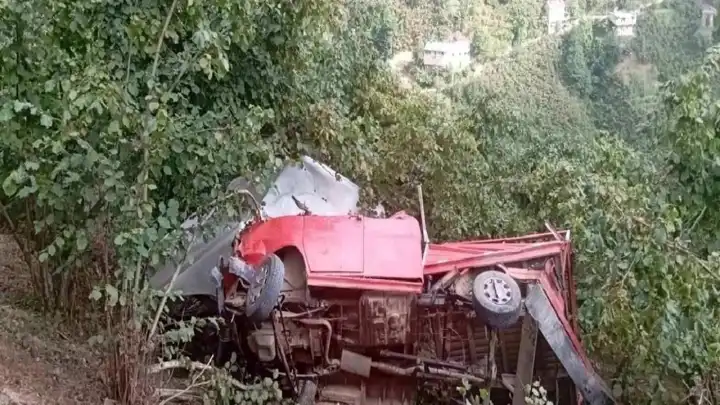 Tarım işçilerini taşıyan kamyonet şarampole uçtu: Ölü ve çok sayıda yaralı var!