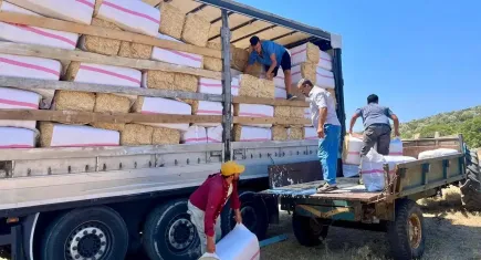 Urla Belediyesi'nden yangın sonrası üreticiye destek