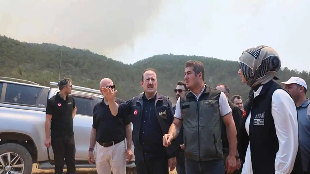 AFAD açıkladı: 4 bin 231 personel, 45 hava aracı ve 1236 kara aracı orman yangınlarında görev yapıyor