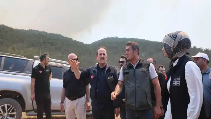 AFAD açıkladı: 4 bin 231 personel, 45 hava aracı ve 1236 kara aracı orman yangınlarında görev yapıyor