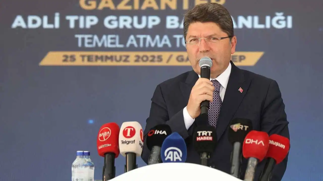 Bakan Tunç: Darbeciler tarafından yazılmış olması bile anayasanın değiştirilmesi için geçerli sebep