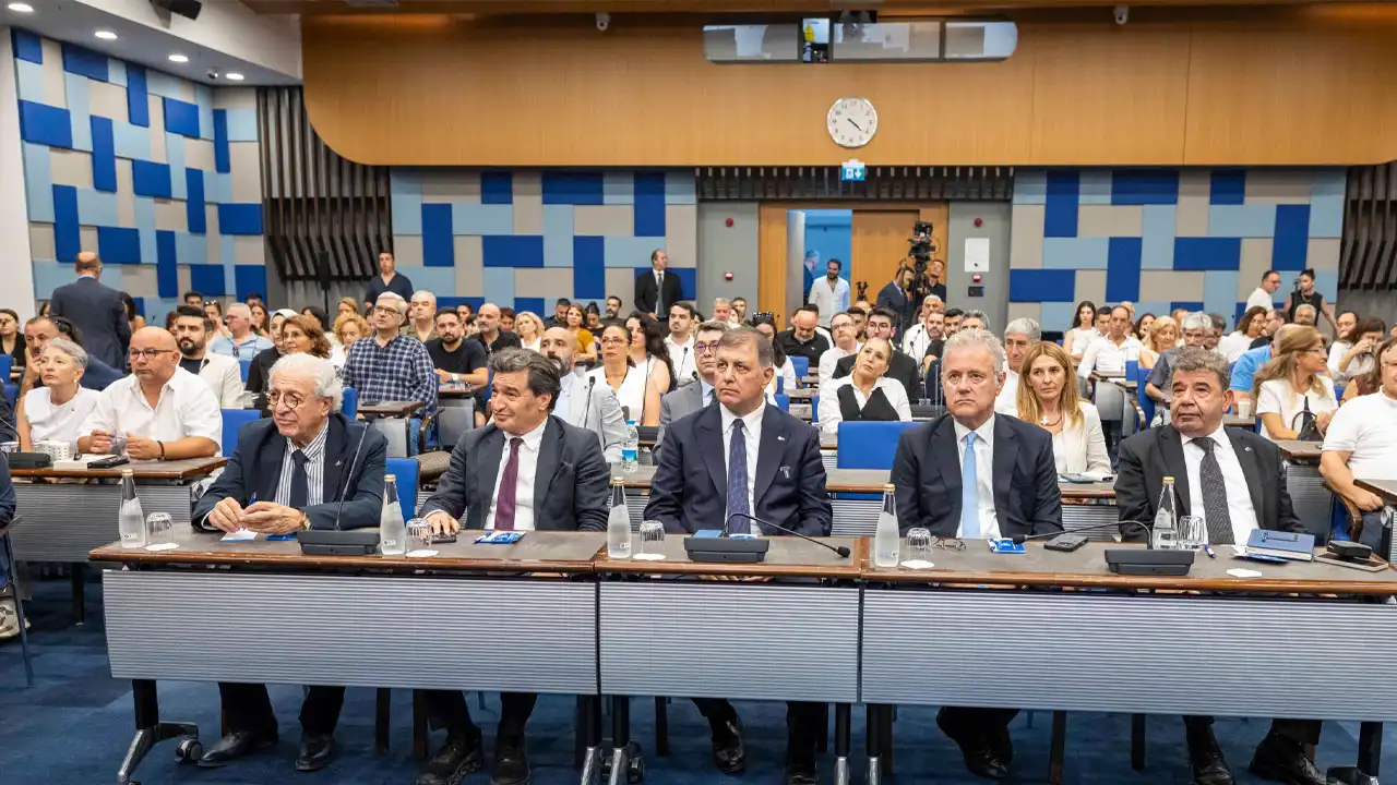Başkan Tugay'dan mobilya sektörünün geleceğine yön verecek formüller