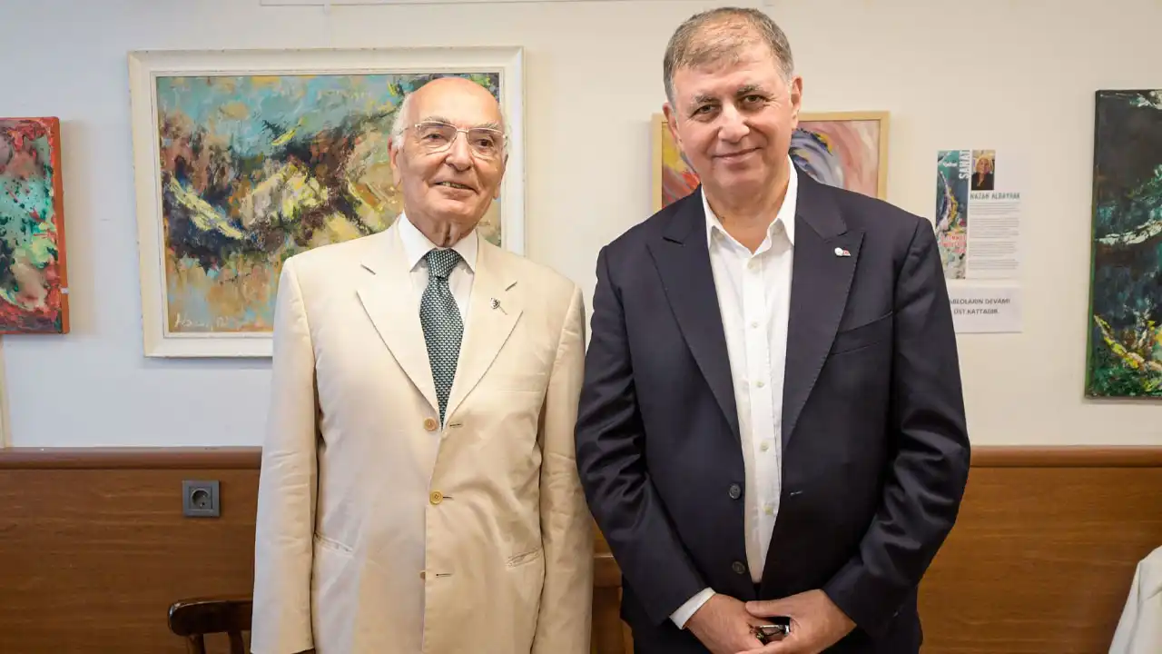 Başkan Tugay, Prof. Dr. Ruşen Keleş’in imza gününe katıldı