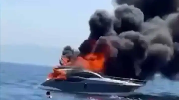 İçinde 12 kişinin bulunduğu tekne cayır cayır yanıyor!