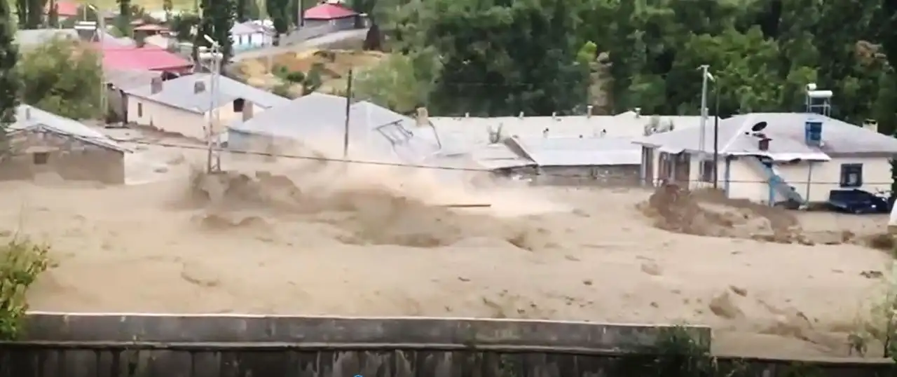 Kars'ta sağanak sel ve heyelana neden oldu: 8 köy etkilendi