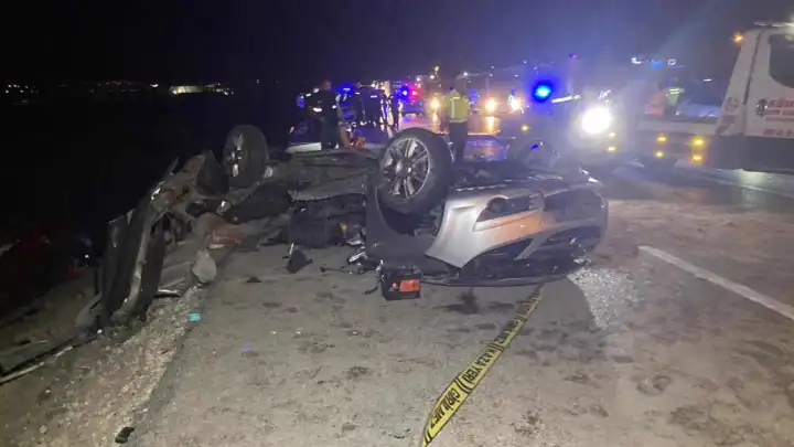 Ankara’da ölümlü kaza: 2 otomobil kafa kafaya çarpıştı