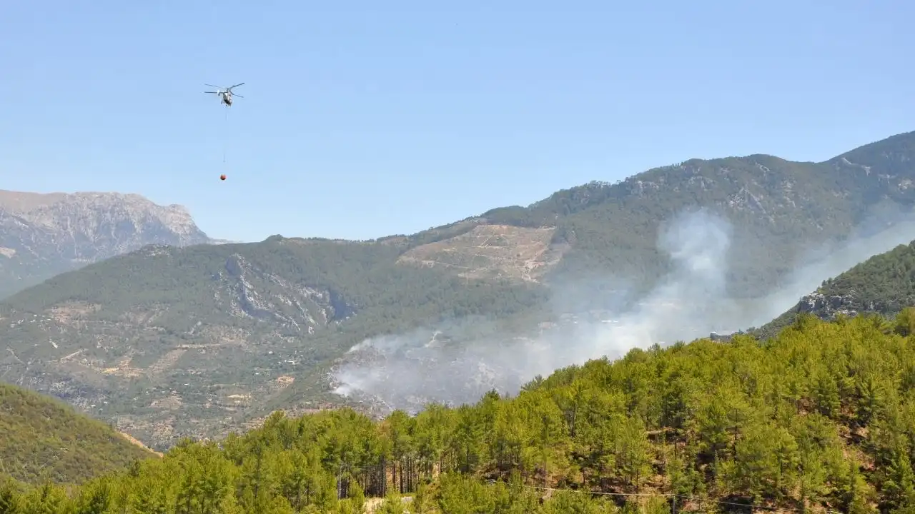 Antalya yanıyor: 6 yangından 2’si hâlâ kontrol altına alınamadı!