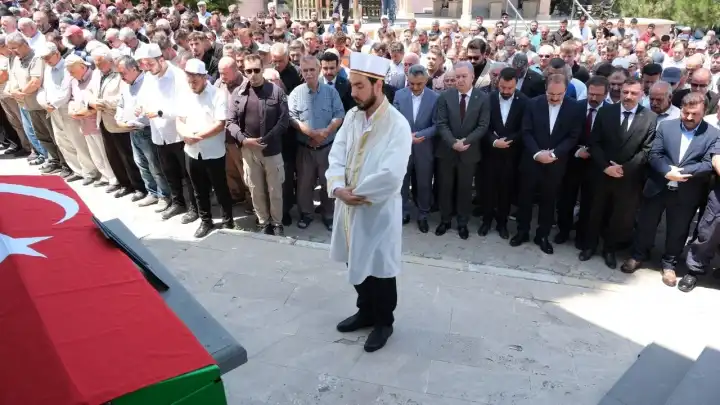 Başkan Sarıaslan’a son veda: Yozgat’ta gözyaşlarıyla uğurlandı