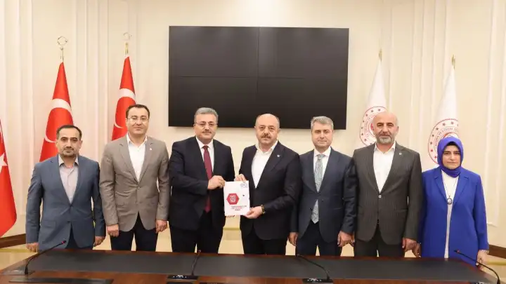 Eğitim-Bir-Sen’den 8. dönem toplu sözleşme için 93 maddelik iddialı teklif