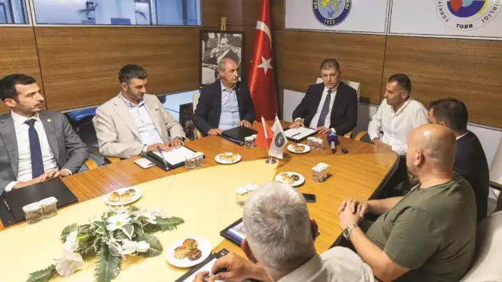 İzmir'in gündeminde su krizi ve bekleyen krediler var
