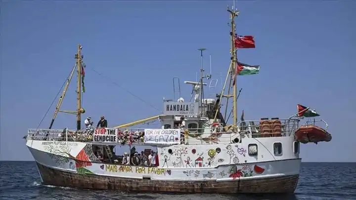 İsrail, alıkoyduğu Hanzala Gemisi’ndeki aktivistleri Aşdod Limanı’na götürdü