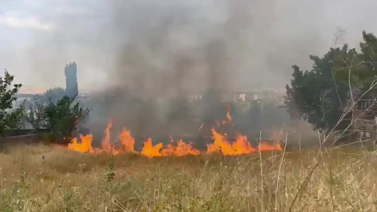Sivas'ta yangın: Alevler evleres sıçradı!