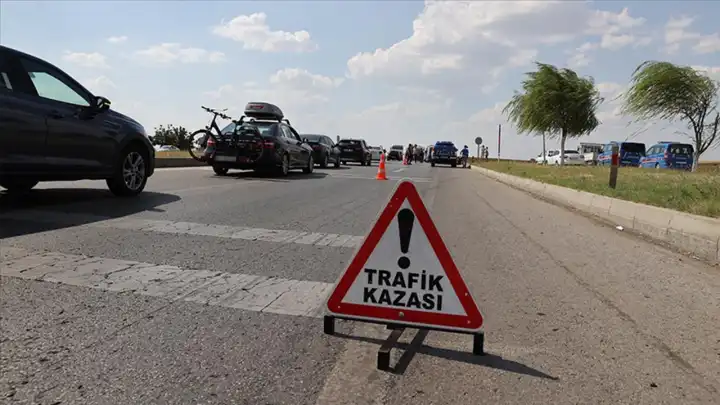 Afyonkarahisar'daki yangına desteğe gelen arazöz kaza yaptı