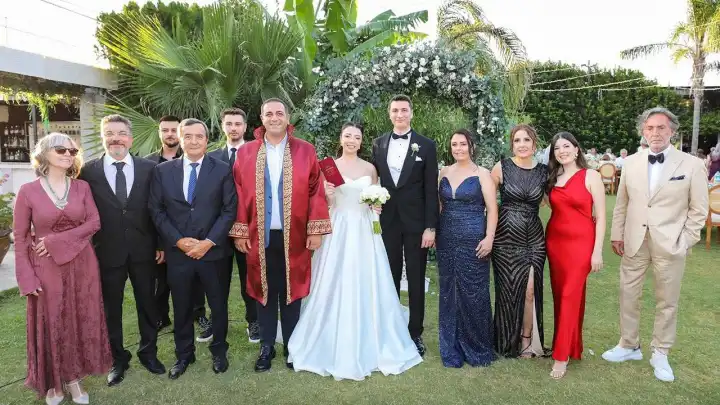 Lise sıralarında başlayan aşkları nikah masasında taçlandı