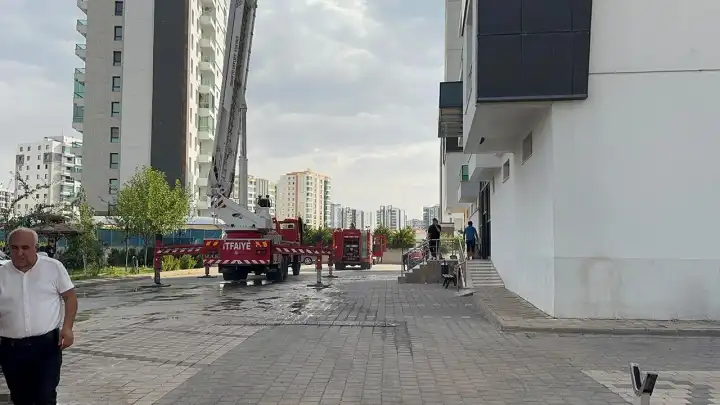 O apartmandan 15 kişi tahliye edildi
