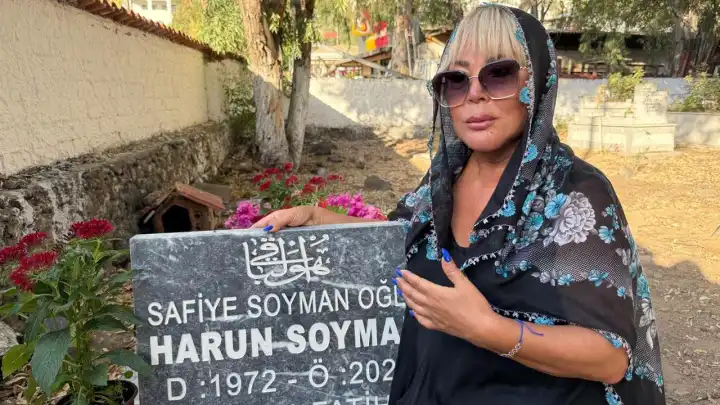 Safiye Soyman, oğlu Harun Akaröz’ü dualarla andı