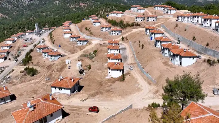 Bakan Kurum'dan 2 katlı köy evlerinin yapımı ile ilgili açıklamalar!