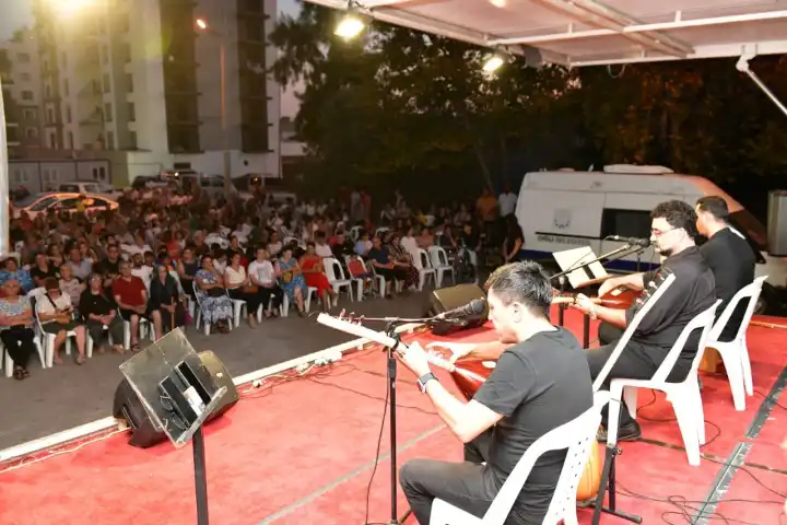 Çiğli’de yaz akşamları sanatla doluyor: Müzik ve tiyatro mahallelere taşınıyor