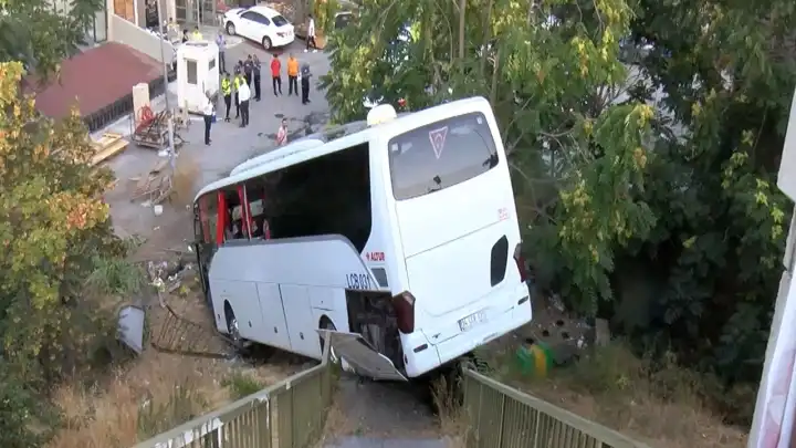 İşçi servisi şarampole uçtu: Çok sayıda yaralı var!