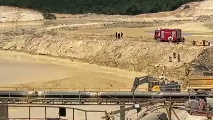 Kum ocağında göçük: 2 kişi balçık içinde kaldı!