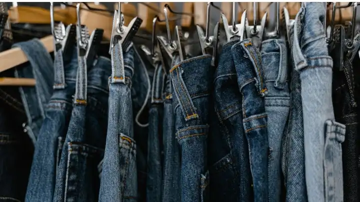 American Eagle’ın ‘Jeans vs. Genes’ reklamı ırkçılık tartışması yarattı!