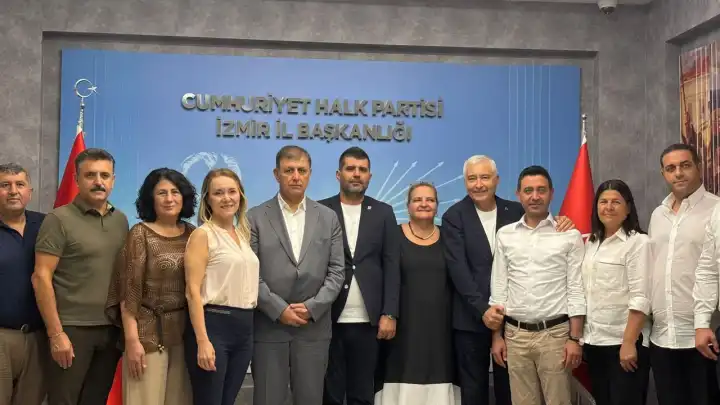 CHP İzmir’de başkanlar zirvesi: CHP bu zor günleri mücadele içinde atlatacak