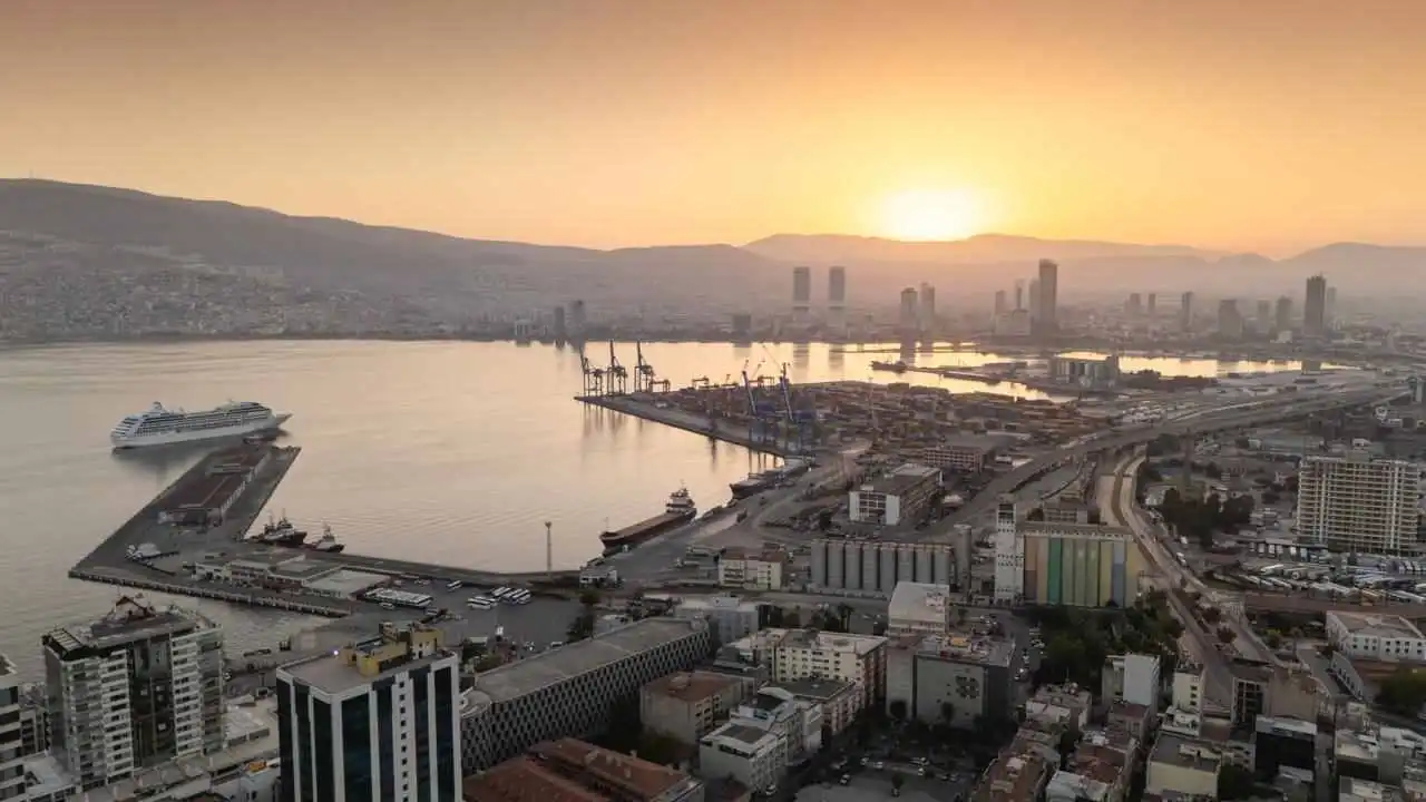 İzmir’in ulusal kredi notunda tarihi artış