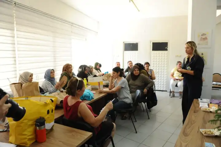 Karşıyaka’da kadınlara destek buluşmaları: ‘Kadın Gücü’ mahalle mahalle yayılıyor