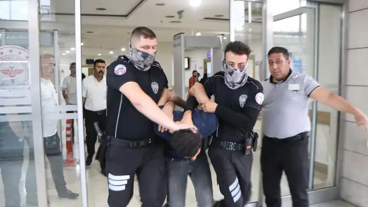 Şanlıurfa’da hastanede dehşet: Doktor ve Güvenlik Görevlisine saldırdı