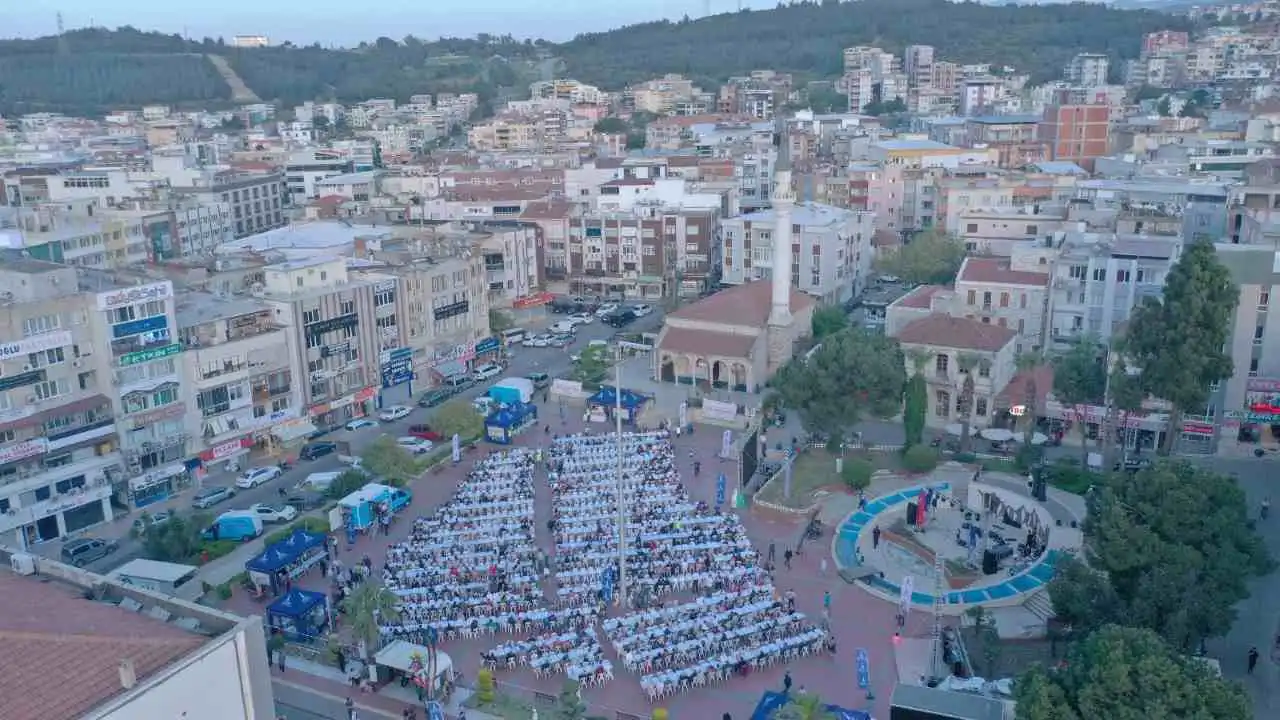 Aliağa Demokrasi Meydanı tarihi dokusuyla yeniden canlanacak